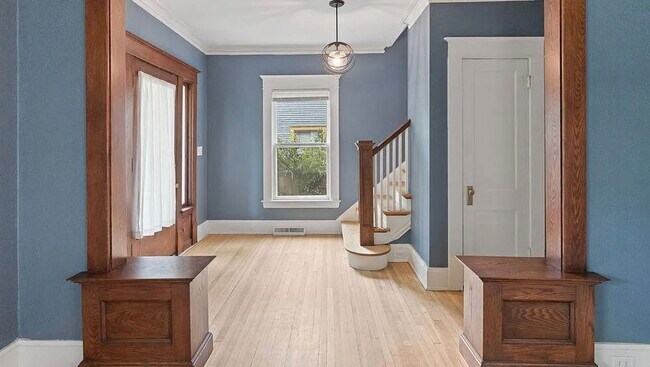 Foto del edificio - 240 Calkins Ave SE