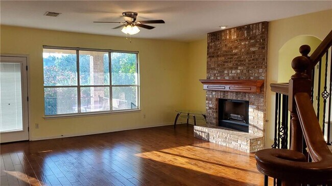 Building Photo - 9421 Lisi Anne Dr