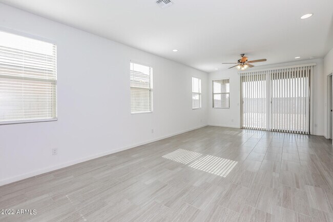 Building Photo - 3752 E Sandoval Dr