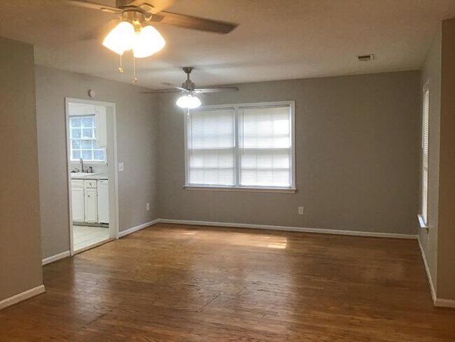 Building Photo - 417 Kingshead Ct