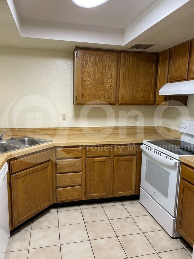 Building Photo - 3117 E Oasis De Palmeras