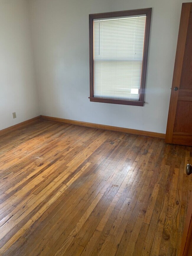 Foto del edificio - 2 bedroom, 2 bath house located near water...