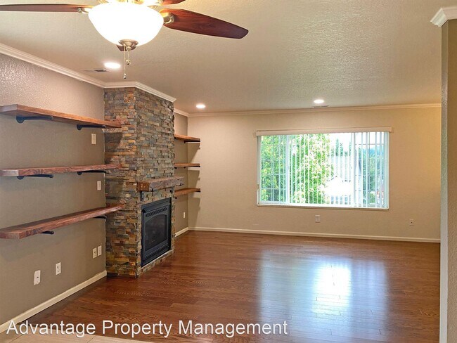 Building Photo - 4 br, 3 bath House - 303 Topaz Street