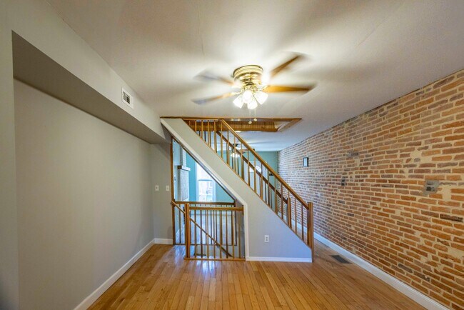 Building Photo - Charming 2Bed/2.5 Bath in South Baltimore Neighborhood