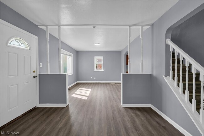Building Photo - 4684 W 158th St