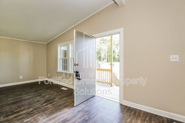 Building Photo - 513 Saunders Pl
