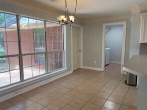 Building Photo - 1800 Carriage Run W
