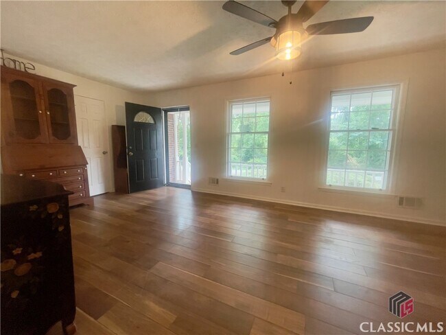 Building Photo - 403 Plantation Dr