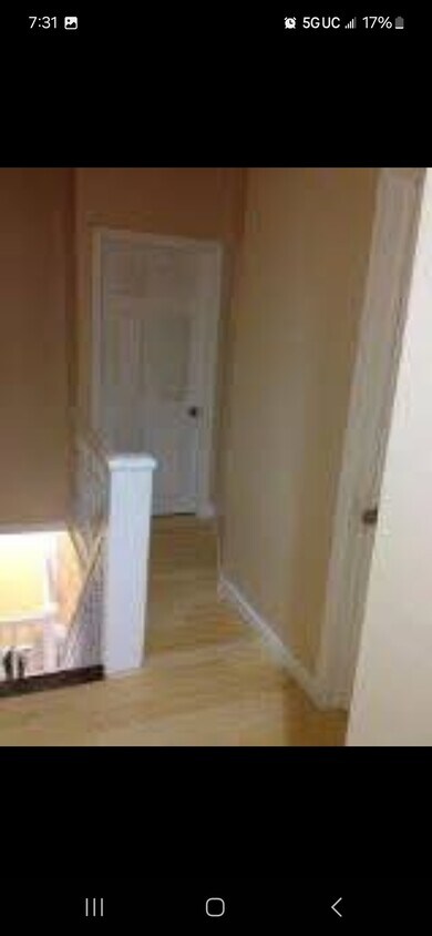 Pasillo de entrada a los dormitorios - 109 N Sickels St