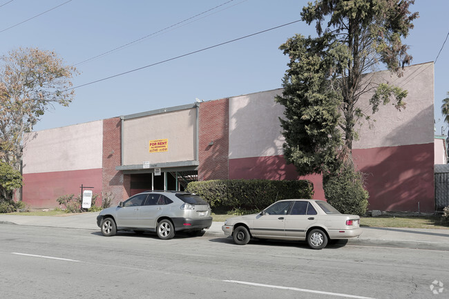 Building Photo - Bellflower Boulevard Apartments