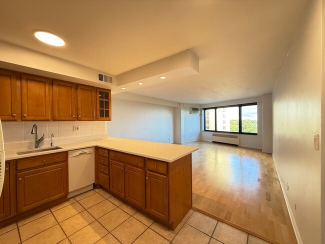 Building Photo - 3100 N Lake Shore Dr
