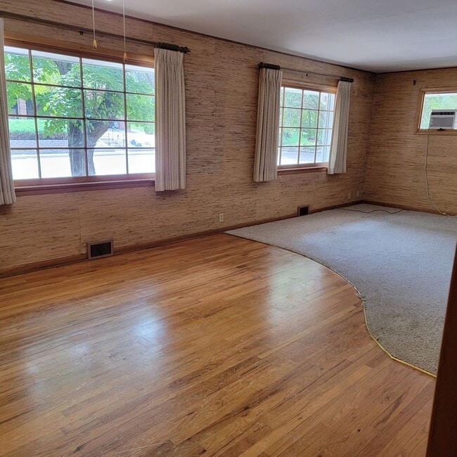 Photo - 5 Bed 2 Bath Home