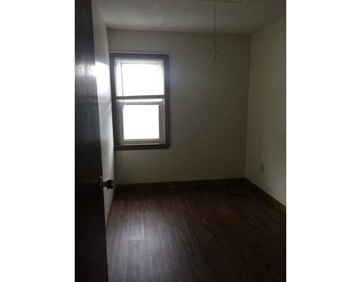 Building Photo - 35 Meadow St