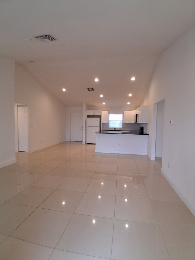 Building Photo - 9007 Meadow Cir