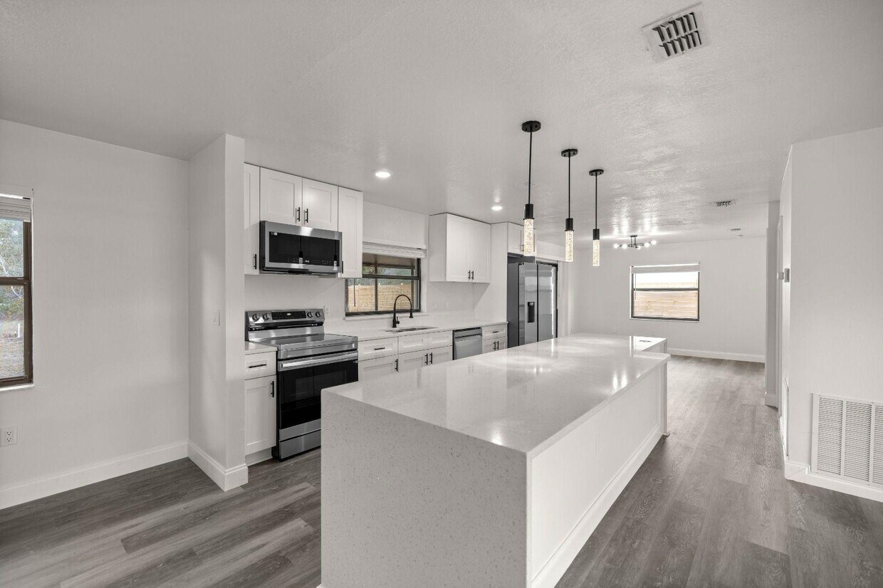 Foto principal - 14090 SW 34th Terrace Rd