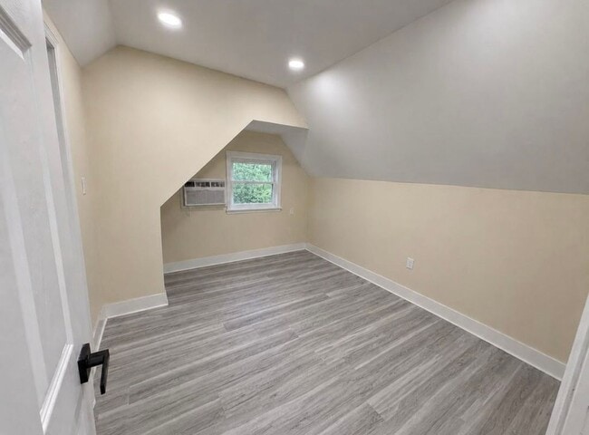 Building Photo - 817 15th St
