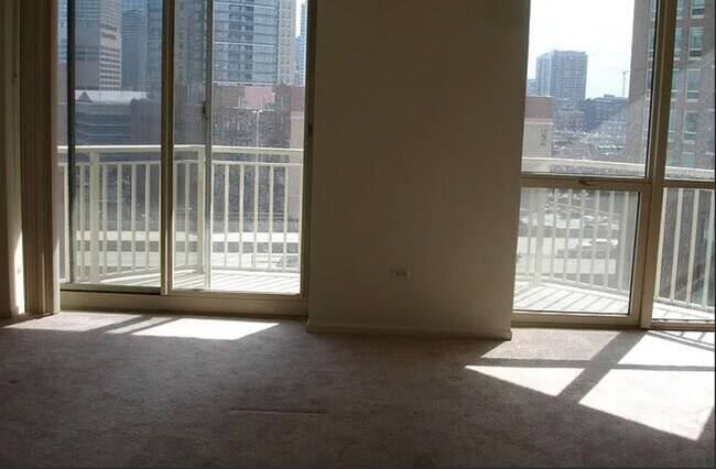 Foto del edificio - 645 N Kingsbury St