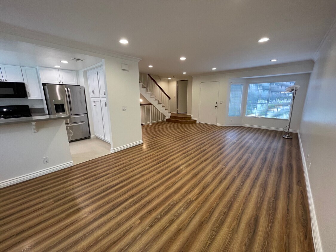 Spacious Living, Dining, Kitchen - 1583 W Jefferson Blvd