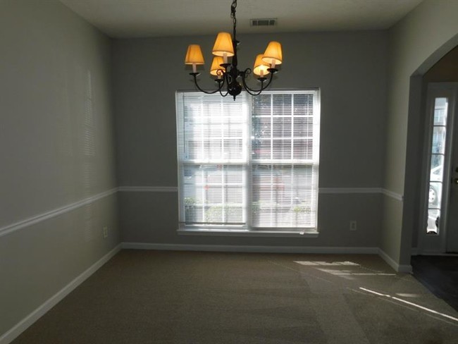 Building Photo - 653 Kenridge Dr