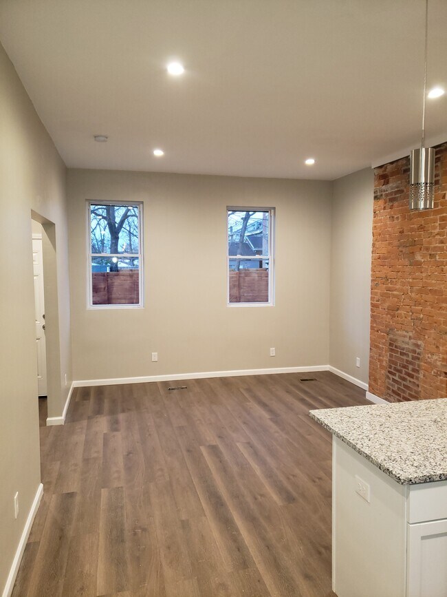 Foto del edificio - 115 E 16th St