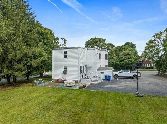 Building Photo - 453 Pond St