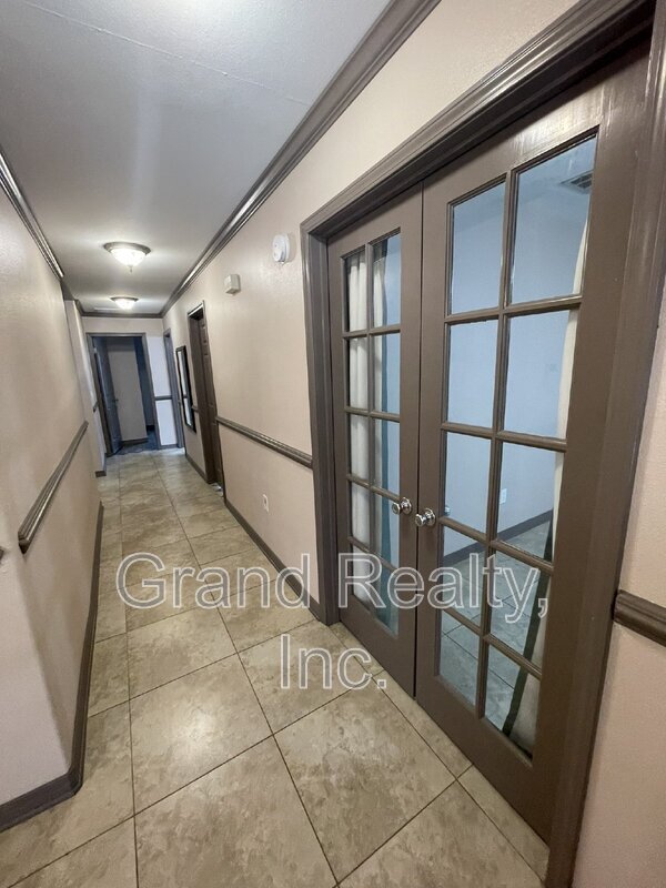 Building Photo - 5022 Patterson Ln