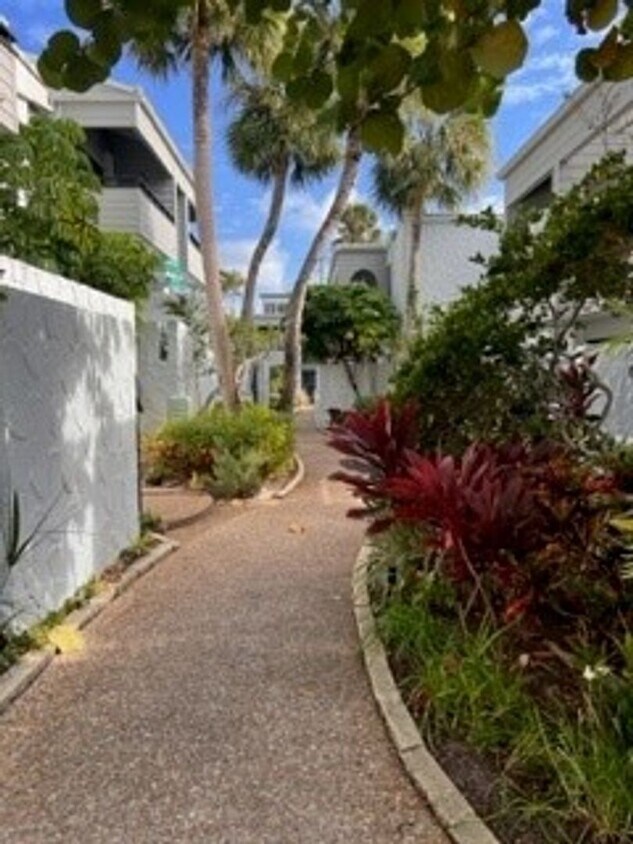 Foto principal - Venice, FL 1BR/1BA Condo with Canal View a...