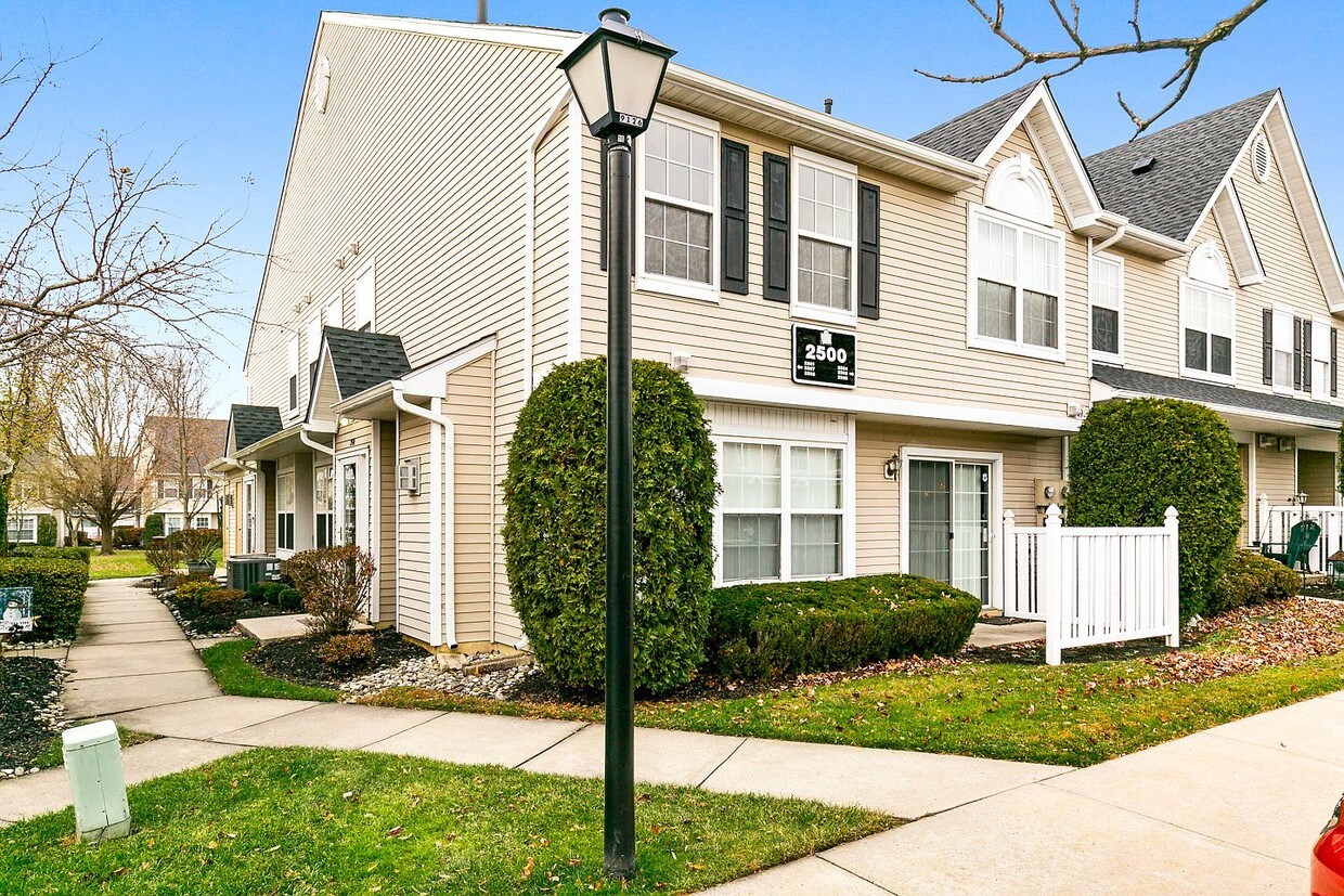 Foto principal - 2501 Saxony Dr