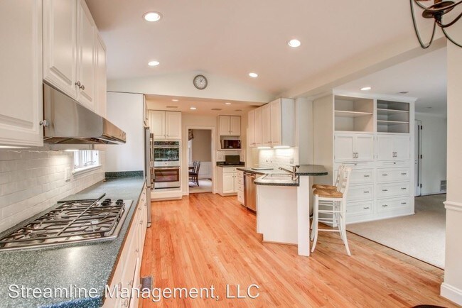 Foto del edificio - 3317 Tennyson St NW