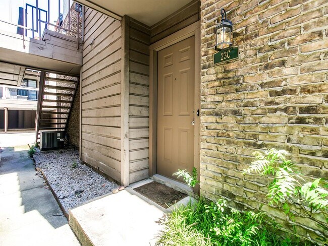 Building Photo - 336 Melrose Dr