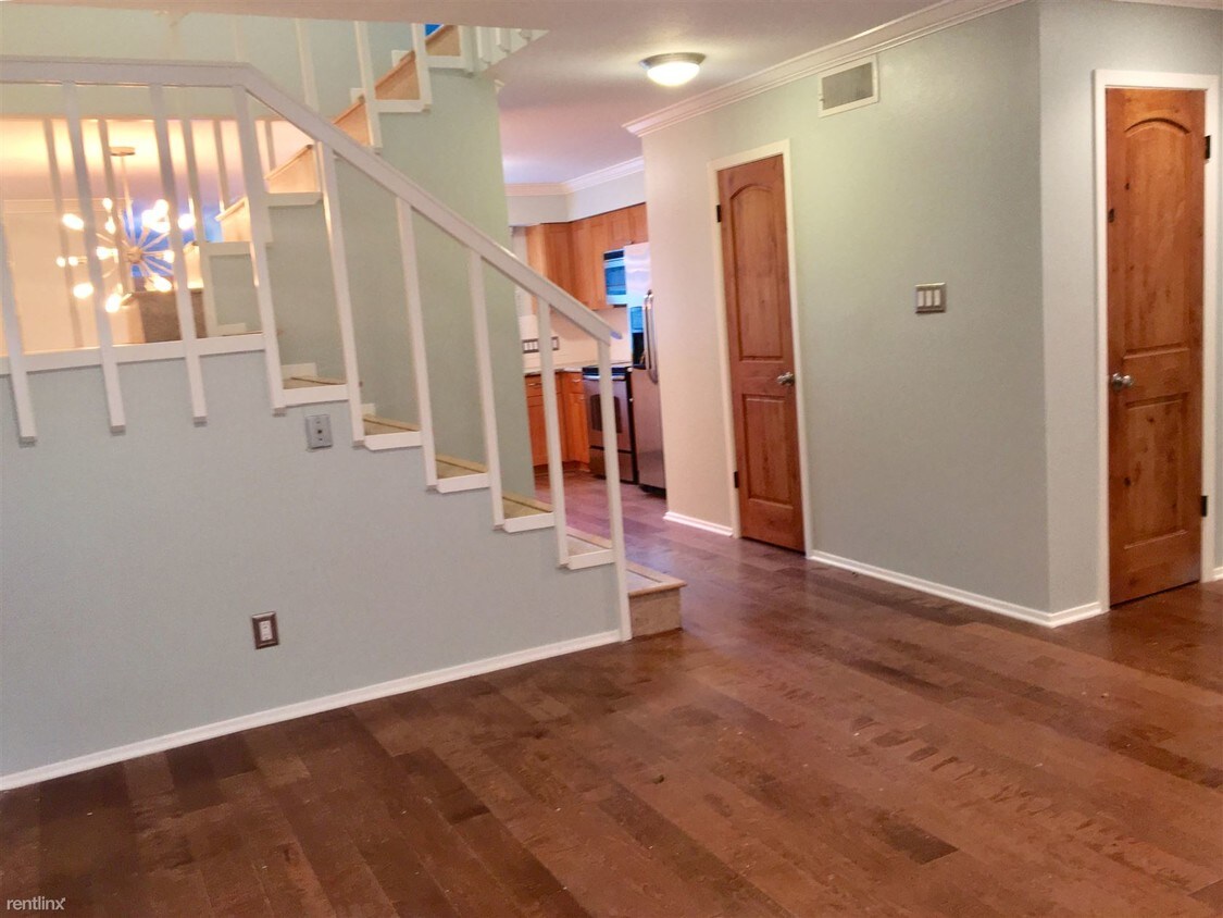Foto principal - 4202 Hudson Bend Rd