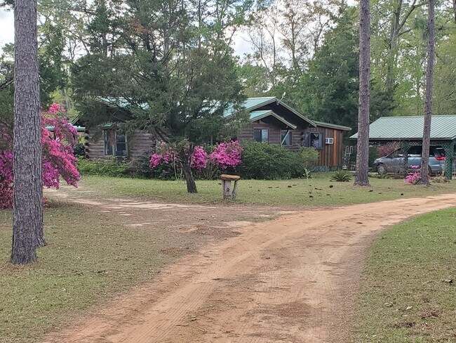 Foto del edificio - 20575 Pine Forest Ln