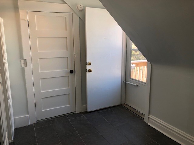 Entryway - 662 Lamberton St NE