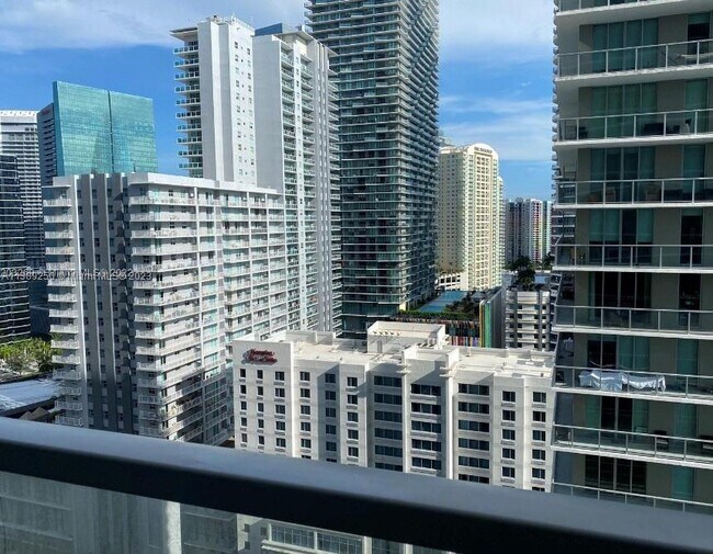 Building Photo - 1111 SW 1st Ave
