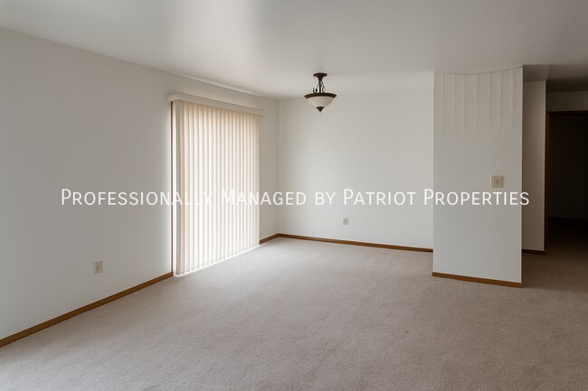 Building Photo - 2285 S Thompson Dr