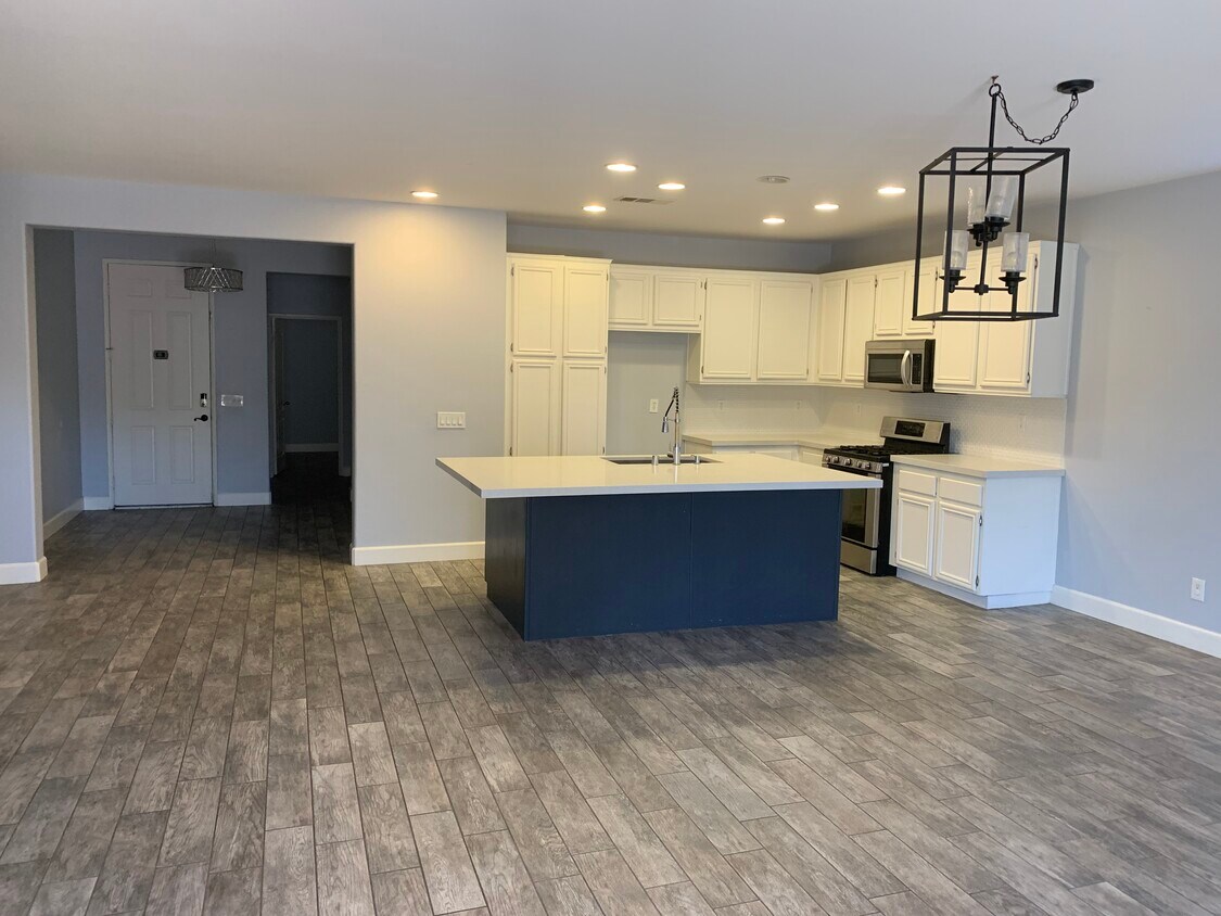 Quartz island counter top - 4036 Jonathon St