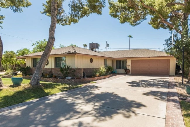 Building Photo - 1113 E Balboa Dr