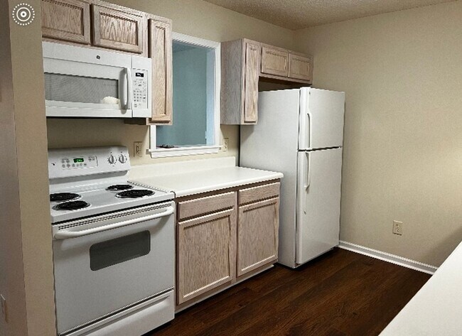 Building Photo - Two bedroom Guilford College area
