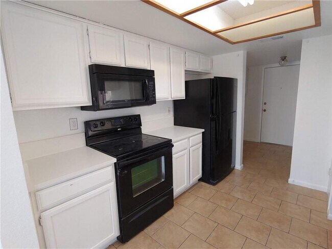 Building Photo - 13353 Water Oak Ln