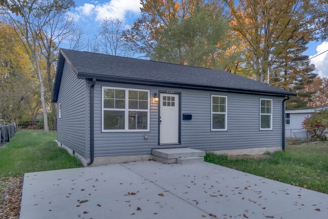 Hillside Dr - Hillside Dr House