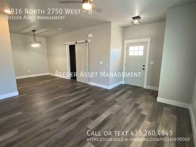 Building Photo - 3 Bedroom 2 Bathroom Ground Level Unit Loc...