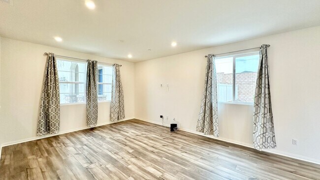 Building Photo - Newer 2022 Construction Two-Story with Pri...