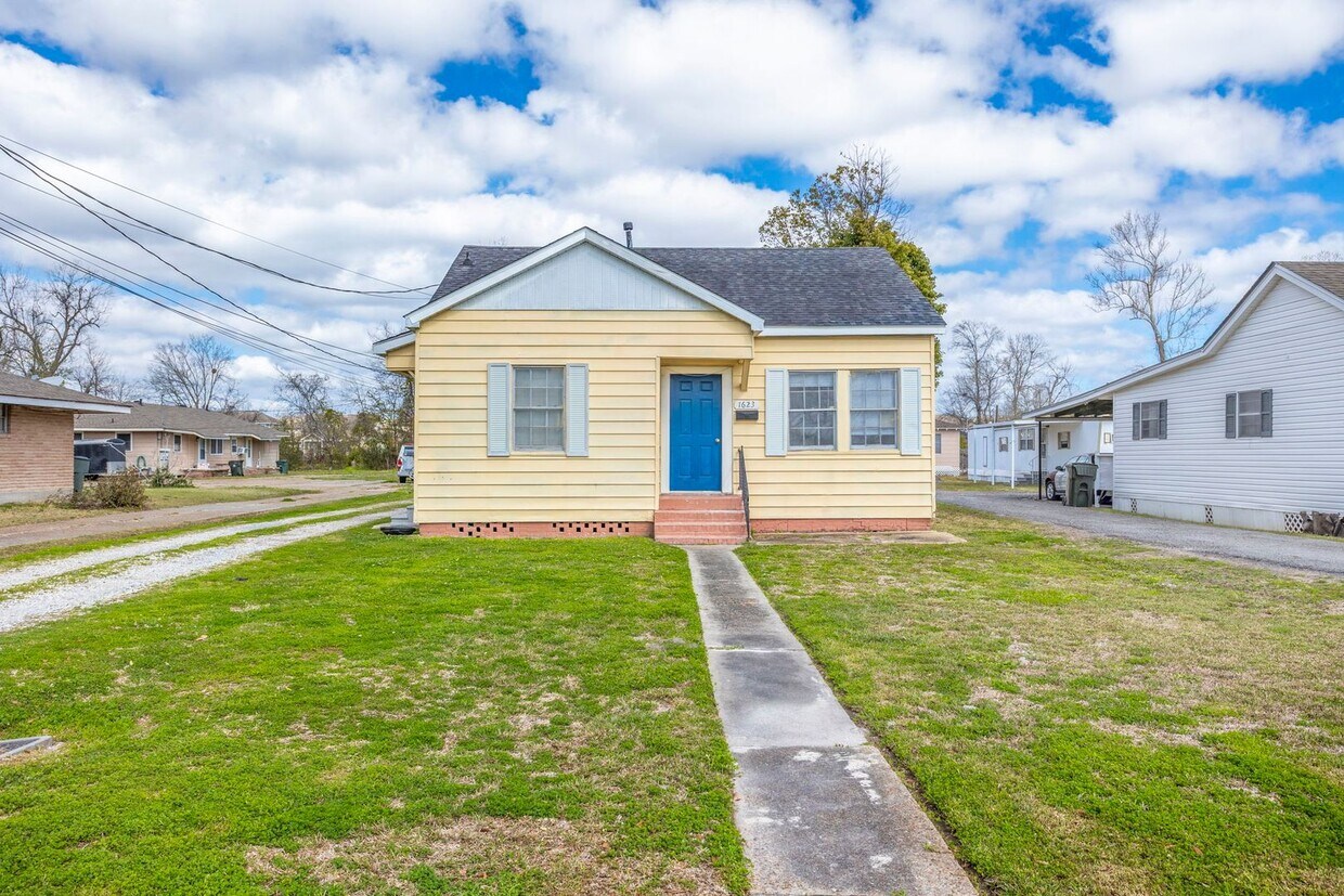 Primary Photo - Discover your new home at 1623 4th Street,...