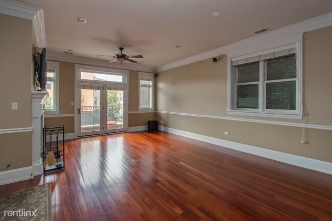 Foto del edificio - 3021 N Southport Ave