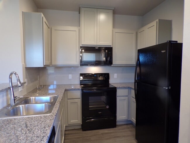 Building Photo - 113 Peruna Dr