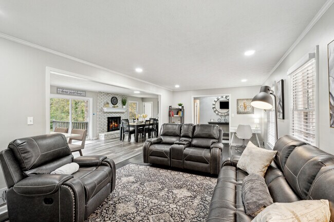 Living Room - 1490 Compton Dr SW