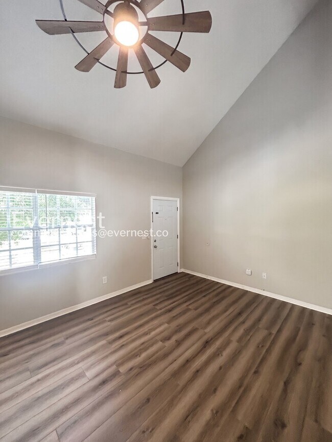 Foto del edificio - 1-Bed.1-Bath Condo/Pet Friendly/Available Soon!