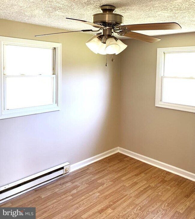 Foto del edificio - 90 Charles Way