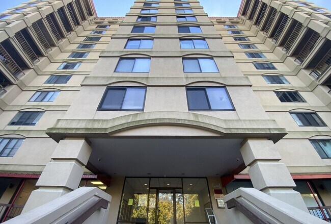 Foto del edificio - 1600 Park Cir