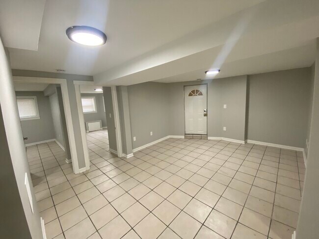 Foto del edificio - 4233 W Potomac Ave
